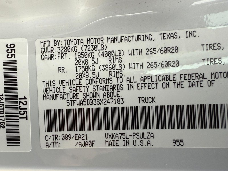 Toyota Tundra 4WD Vehicle Image 26