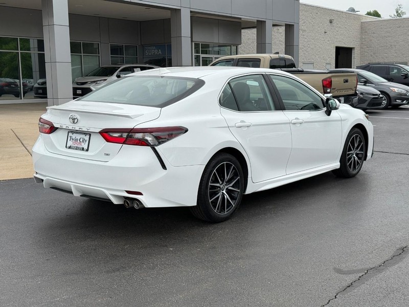 Toyota Camry Vehicle Image 3