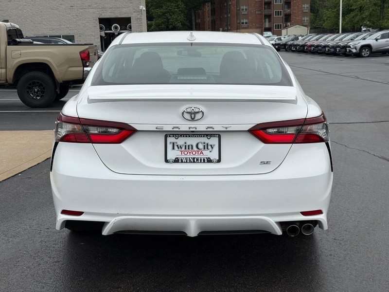 Toyota Camry Vehicle Image 4