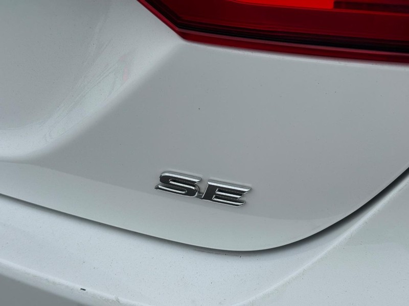 Toyota Camry Vehicle Image 5