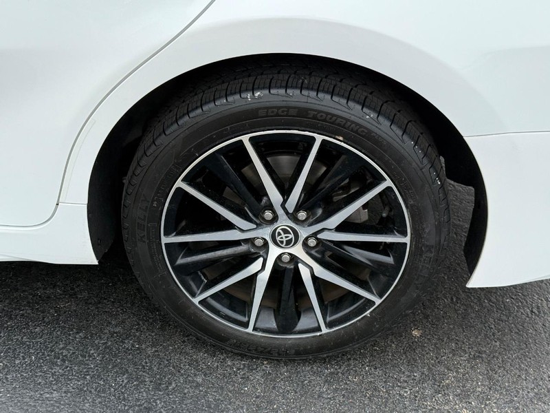 Toyota Camry Vehicle Image 7
