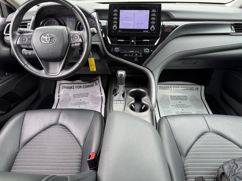 Toyota Camry Vehicle Image 11