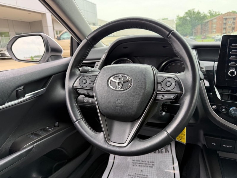 Toyota Camry Vehicle Image 12