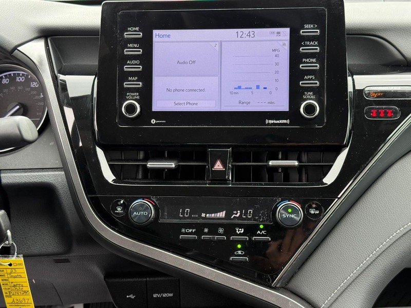 Toyota Camry Vehicle Image 13
