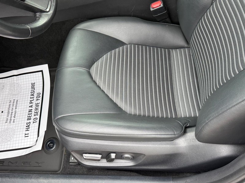 Toyota Camry Vehicle Image 15