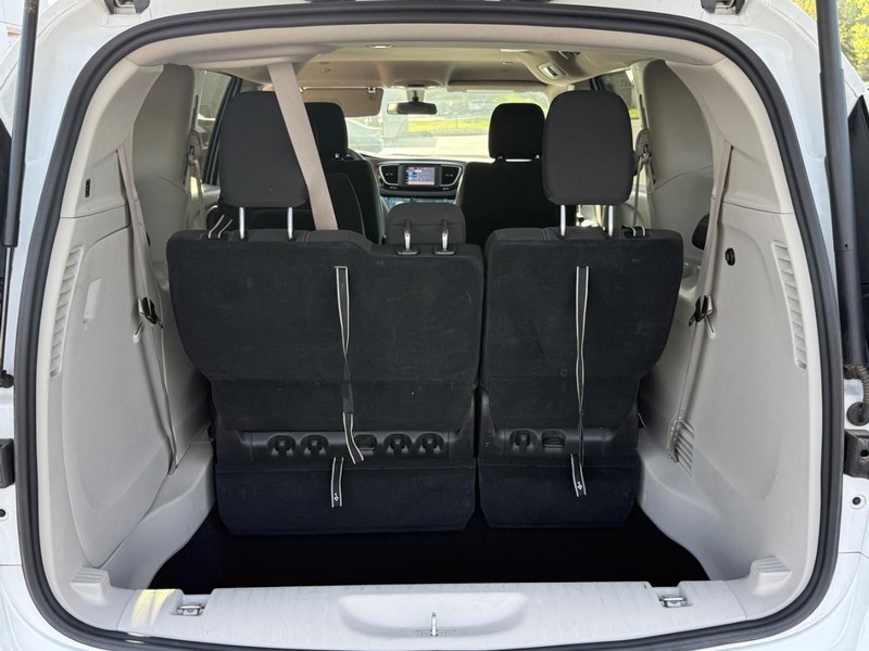 Chrysler Voyager Vehicle Image 4