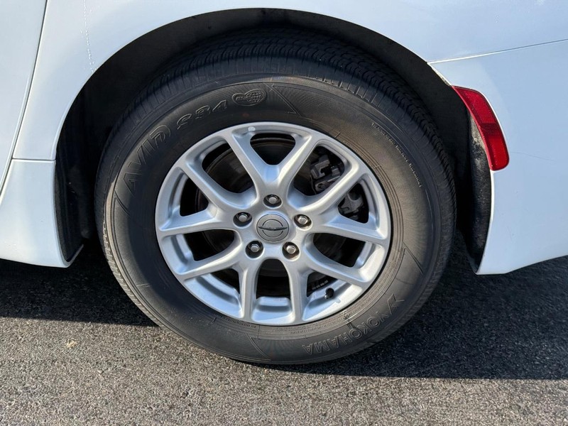 Chrysler Voyager Vehicle Image 7