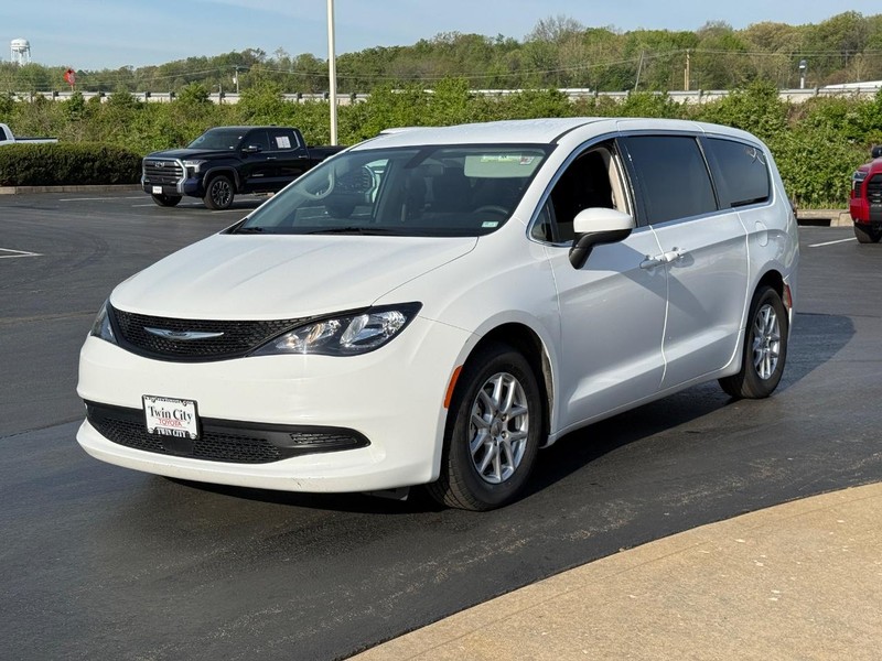 Chrysler Voyager Vehicle Image 8