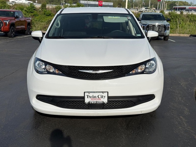 Chrysler Voyager Vehicle Image 9