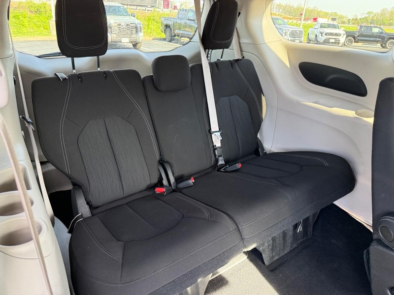 Chrysler Voyager Vehicle Image 10