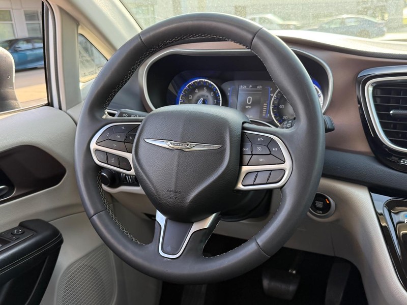 Chrysler Voyager Vehicle Image 13