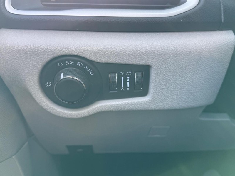 Chrysler Voyager Vehicle Image 18
