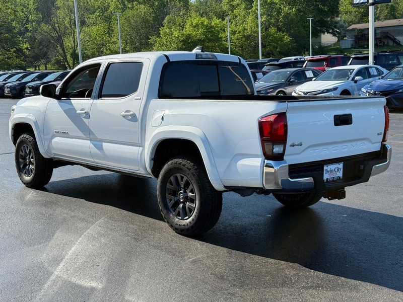 Toyota Tacoma 4WD Vehicle Image 6