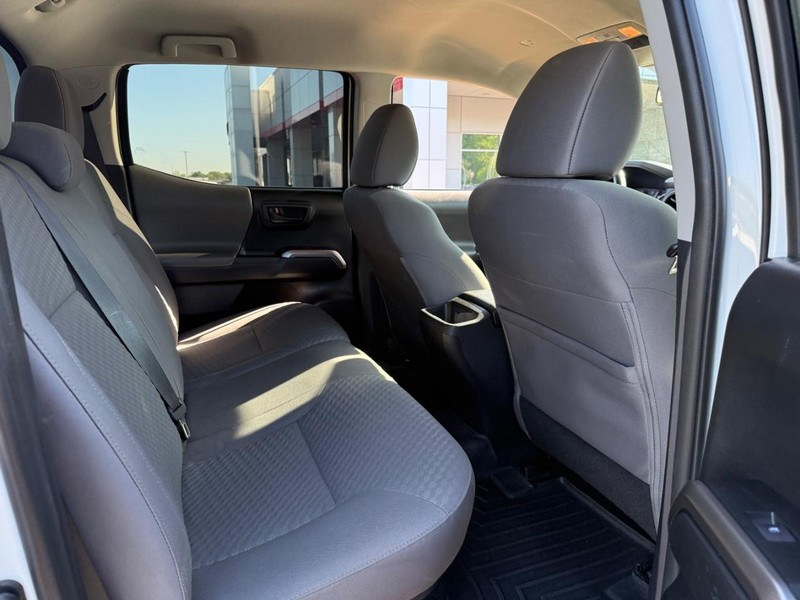 Toyota Tacoma 4WD Vehicle Image 11