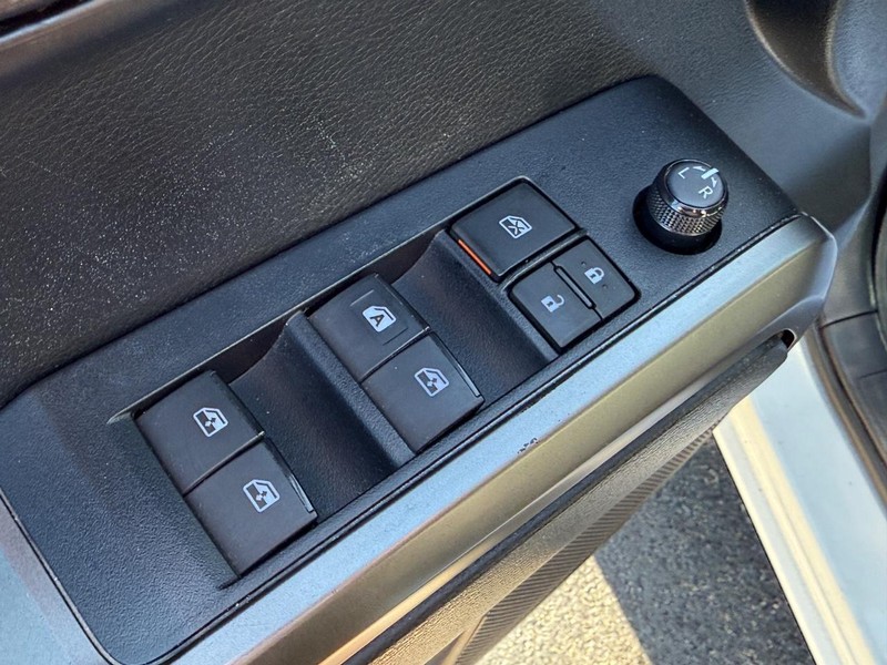 Toyota Tacoma 4WD Vehicle Image 15
