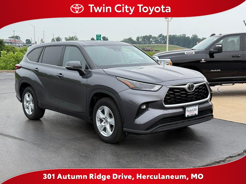 Used 2023 Toyota Highlander LE with VIN 5TDKDRAH3PS018764 for sale in Herculaneum, MO