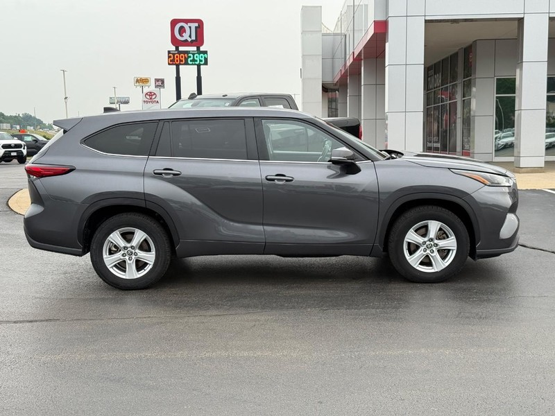Toyota Highlander Vehicle Image 2
