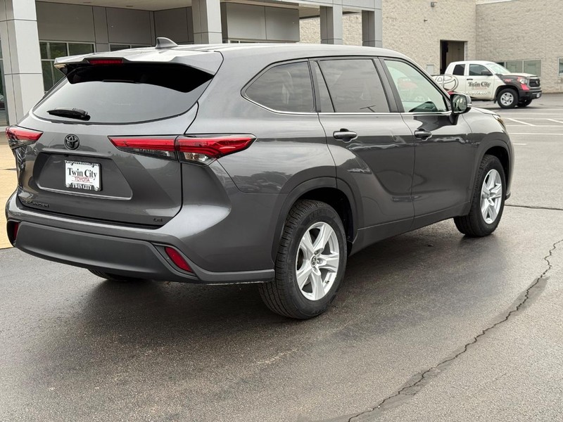 Toyota Highlander Vehicle Image 3