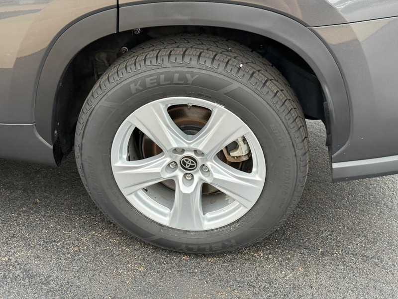 Toyota Highlander Vehicle Image 8