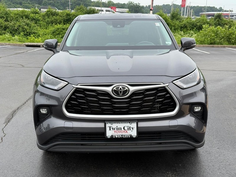 Toyota Highlander Vehicle Image 10