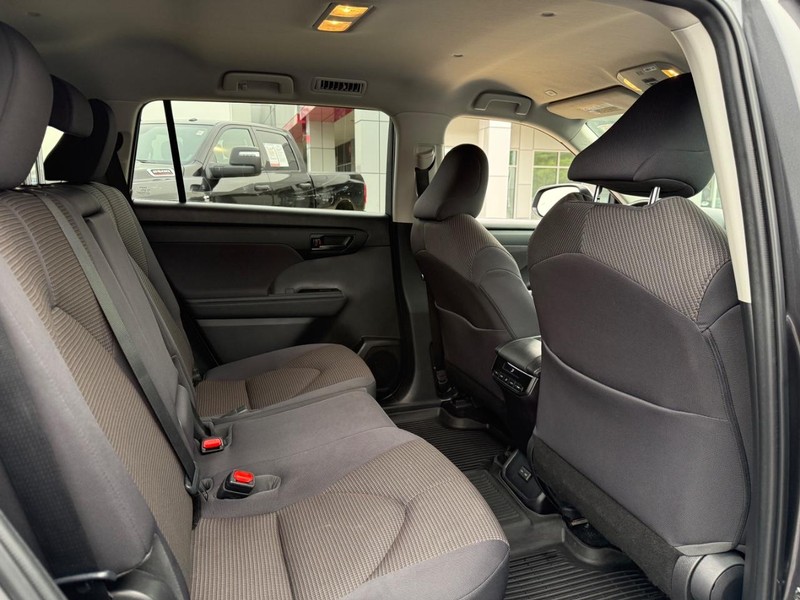 Toyota Highlander Vehicle Image 11