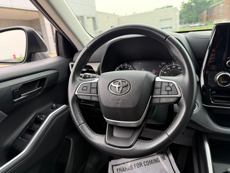 Toyota Highlander Vehicle Image 14