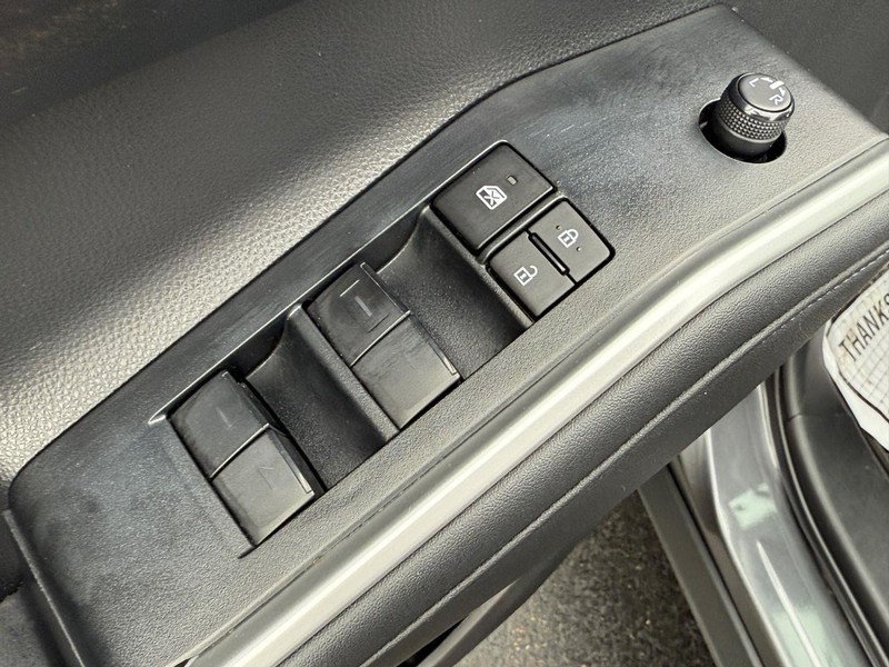 Toyota Highlander Vehicle Image 16