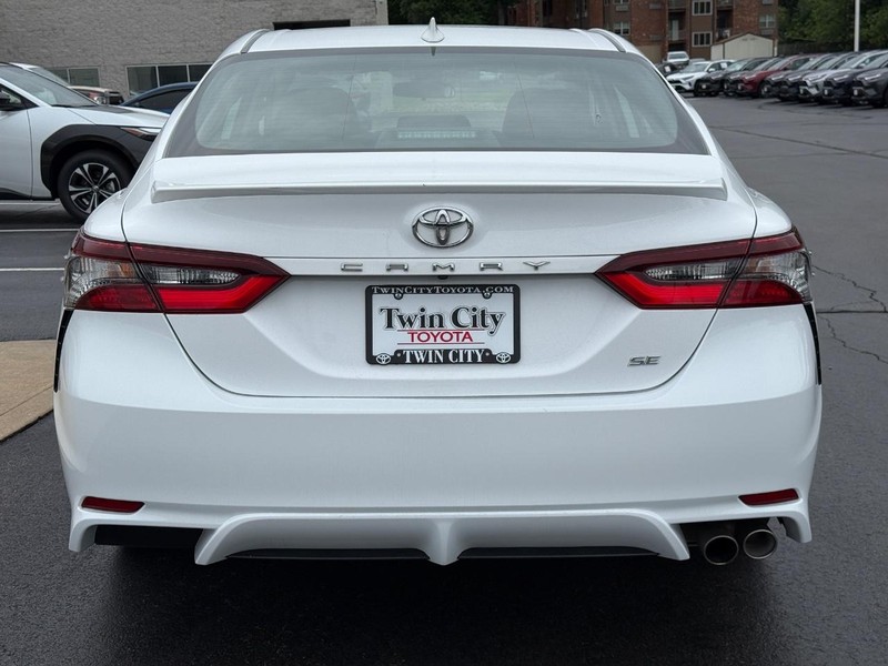 Toyota Camry Vehicle Image 5