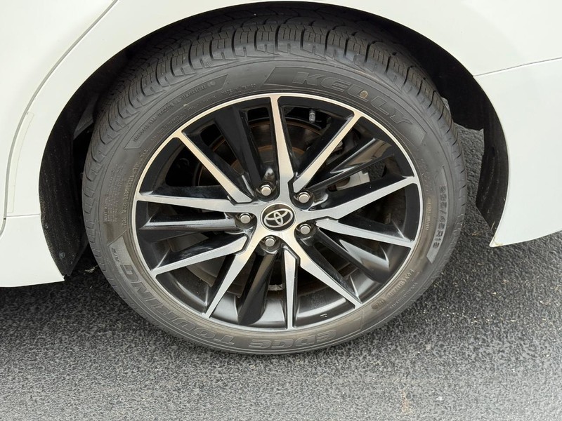 Toyota Camry Vehicle Image 8