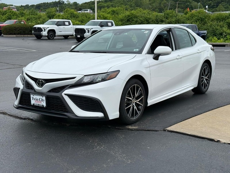 Toyota Camry Vehicle Image 9