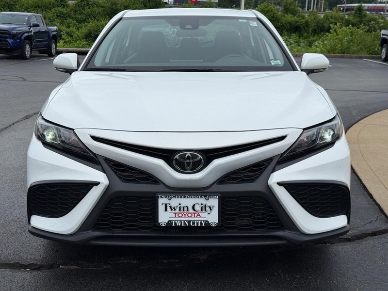 Toyota Camry Vehicle Image 10