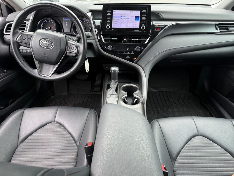 Toyota Camry Vehicle Image 12