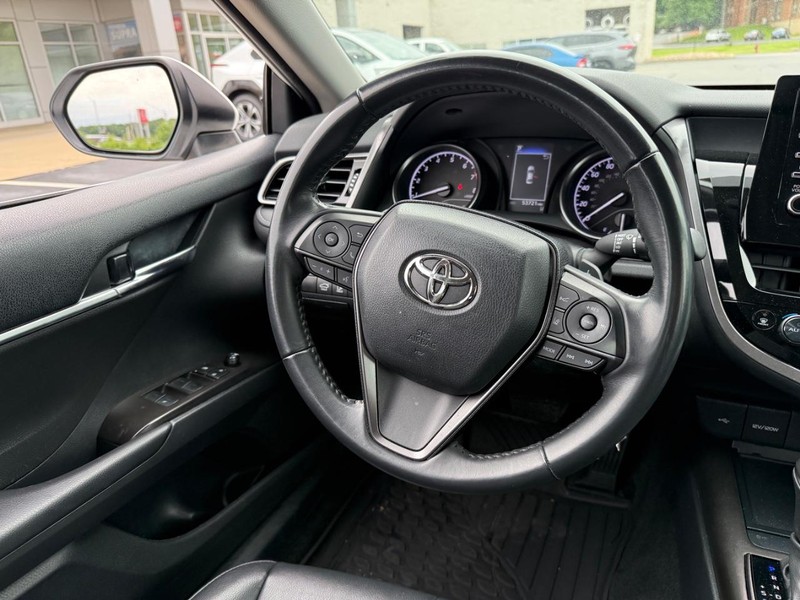Toyota Camry Vehicle Image 13