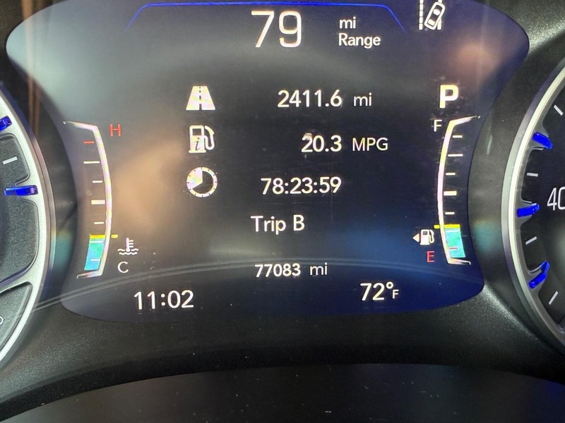 Chrysler Pacifica Vehicle Image 21