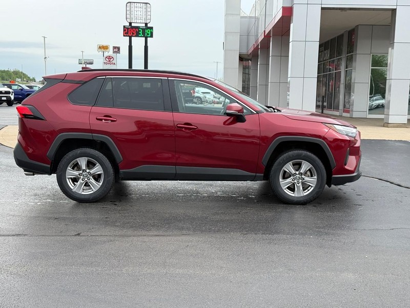 Toyota RAV4 Vehicle Image 2