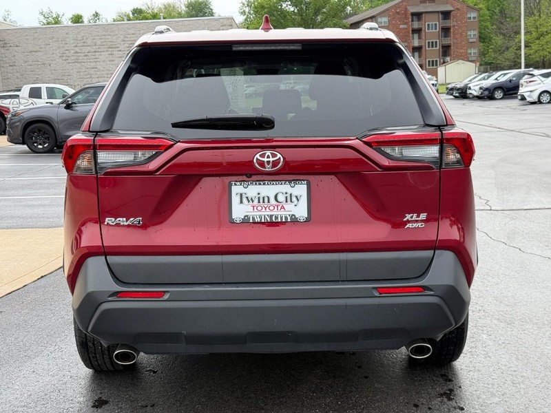 Toyota RAV4 Vehicle Image 5