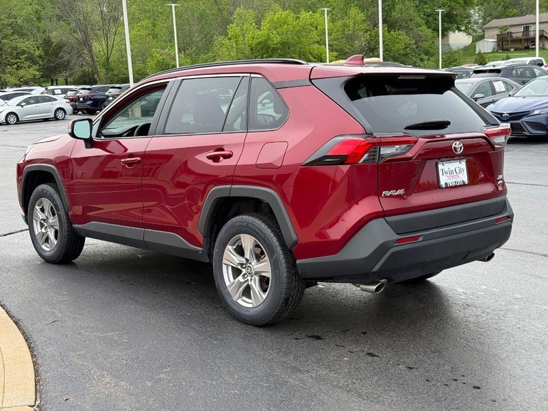 Toyota RAV4 Vehicle Image 7