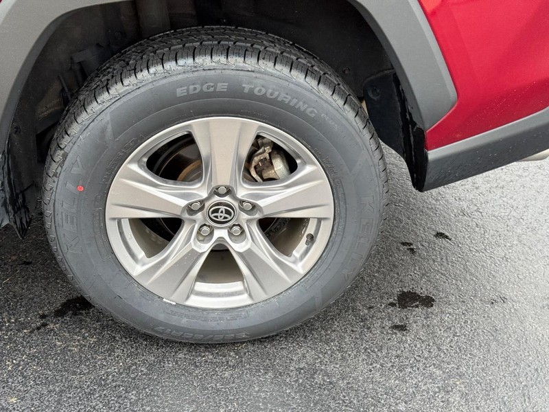 Toyota RAV4 Vehicle Image 8