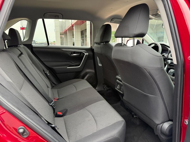 Toyota RAV4 Vehicle Image 11