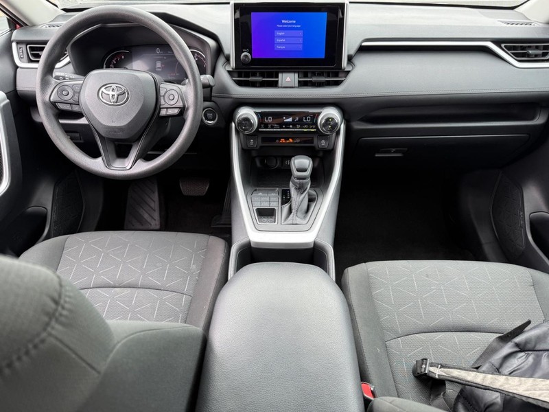 Toyota RAV4 Vehicle Image 12
