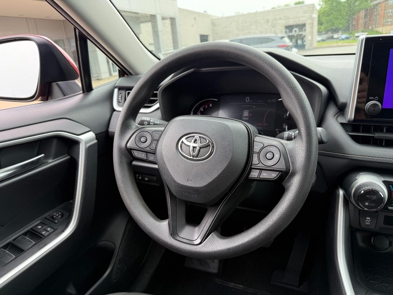 Toyota RAV4 Vehicle Image 13