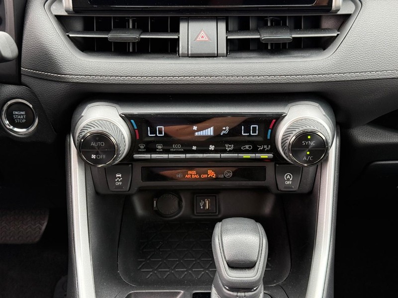 Toyota RAV4 Vehicle Image 15
