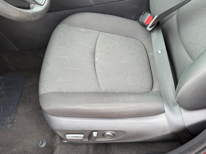 Toyota RAV4 Vehicle Image 17