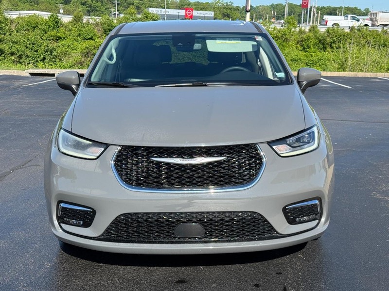 Chrysler Pacifica Vehicle Image 9