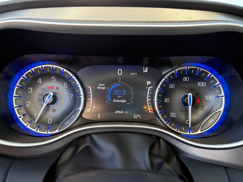 Chrysler Pacifica Vehicle Image 20