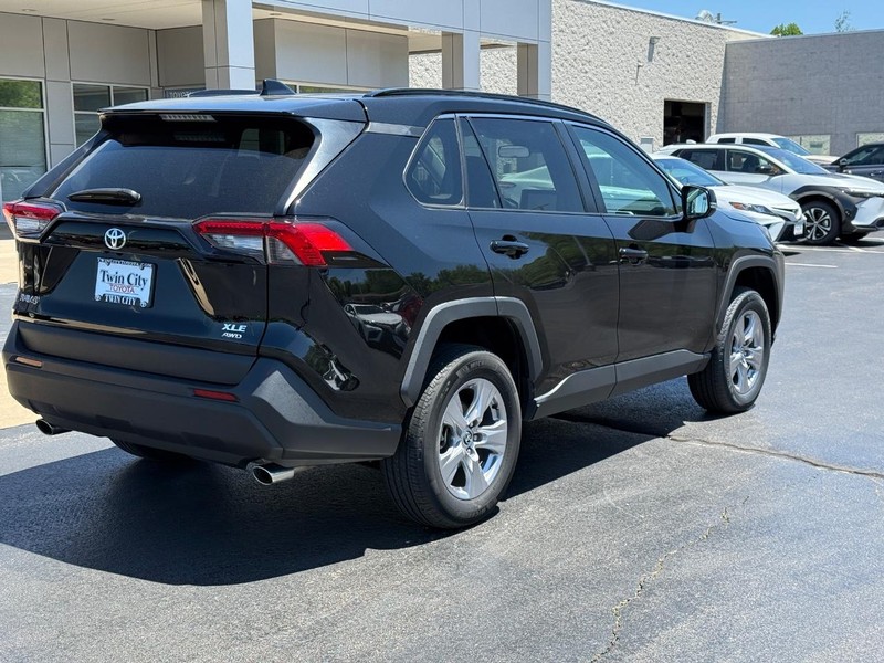 Toyota RAV4 Vehicle Image 3