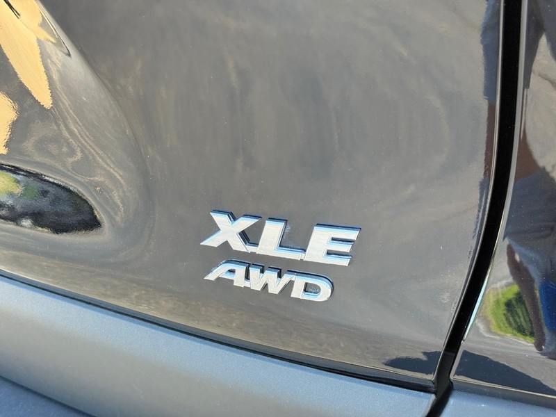 Toyota RAV4 Vehicle Image 5