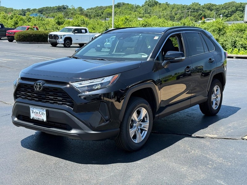 Toyota RAV4 Vehicle Image 8