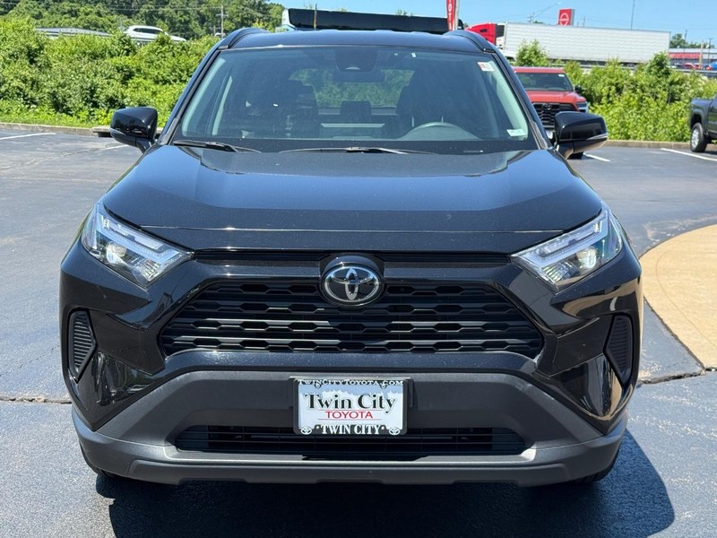 Toyota RAV4 Vehicle Image 9