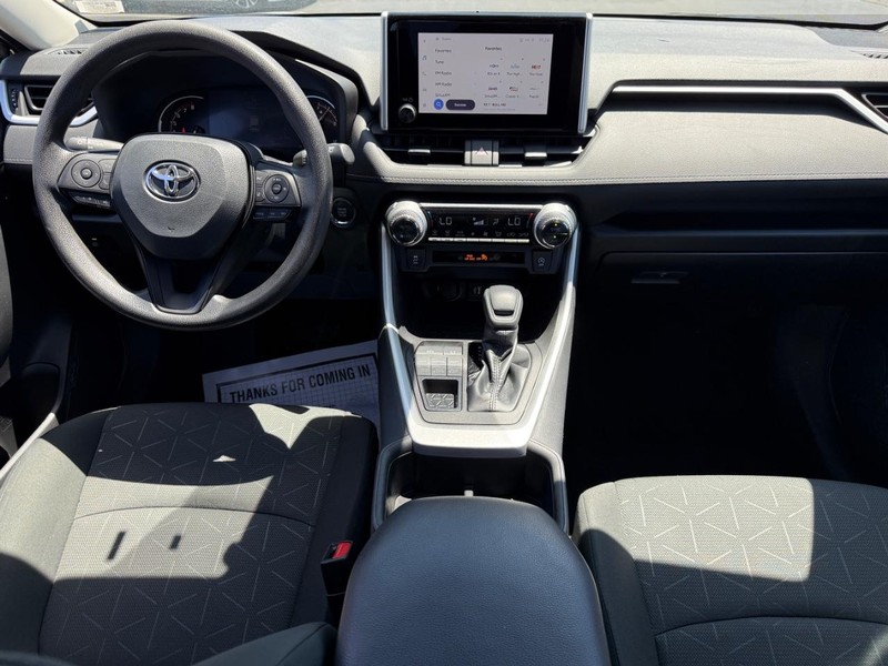 Toyota RAV4 Vehicle Image 10